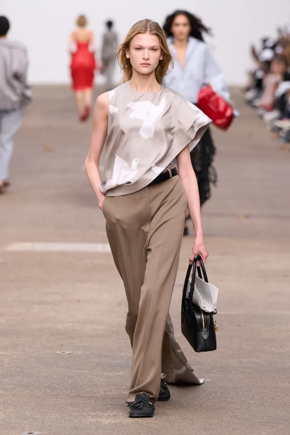 00011-stella-mccartney-spring-2025-ready-to-wear-credit-gorunway