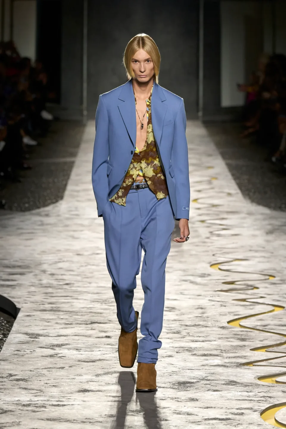 00011-versace-spring-2025-ready-to-wear-credit-gorunway