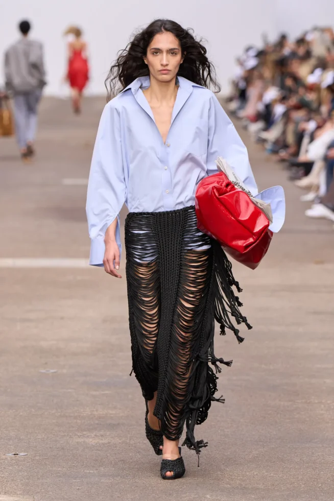00012-stella-mccartney-spring-2025-ready-to-wear-credit-gorunway