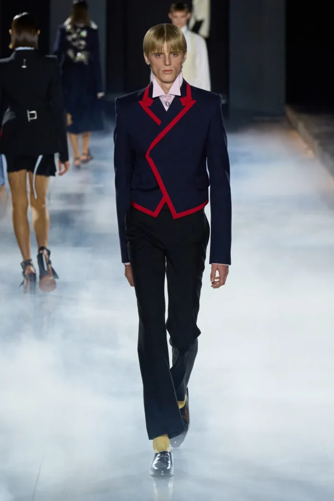 00013-alexander-mcqueen-spring-2025-ready-to-wear-credit-gorunway