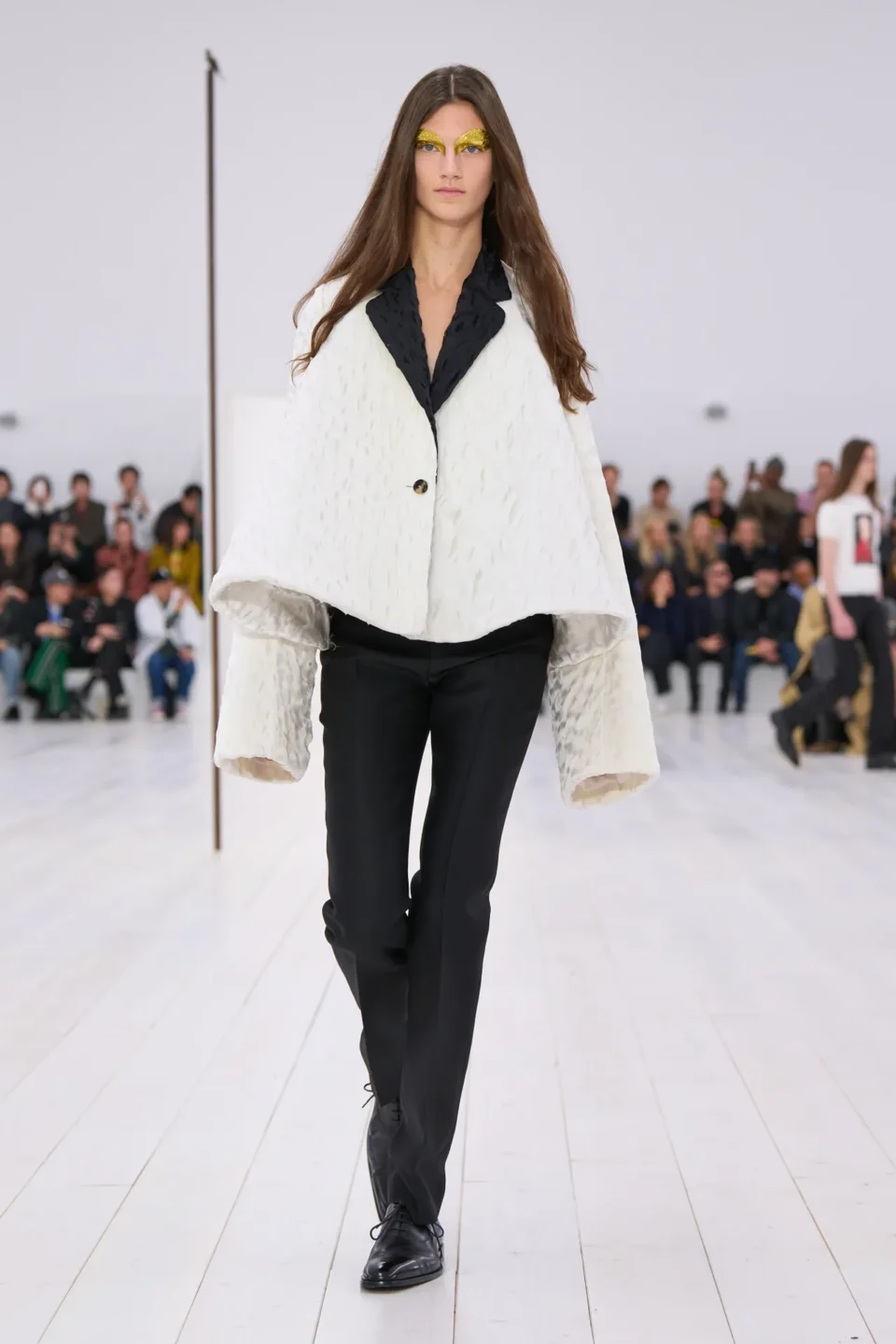 00013-loewe-spring-2025-ready-to-wear-credit-gorunway