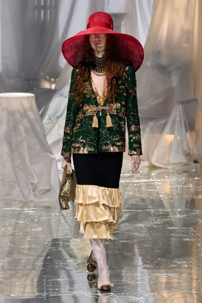 00013-valentino-spring-2025-ready-to-wear-credit-gorunway