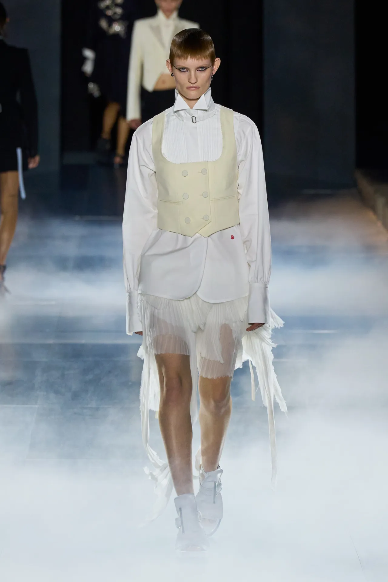 00014-alexander-mcqueen-spring-2025-ready-to-wear-credit-gorunway