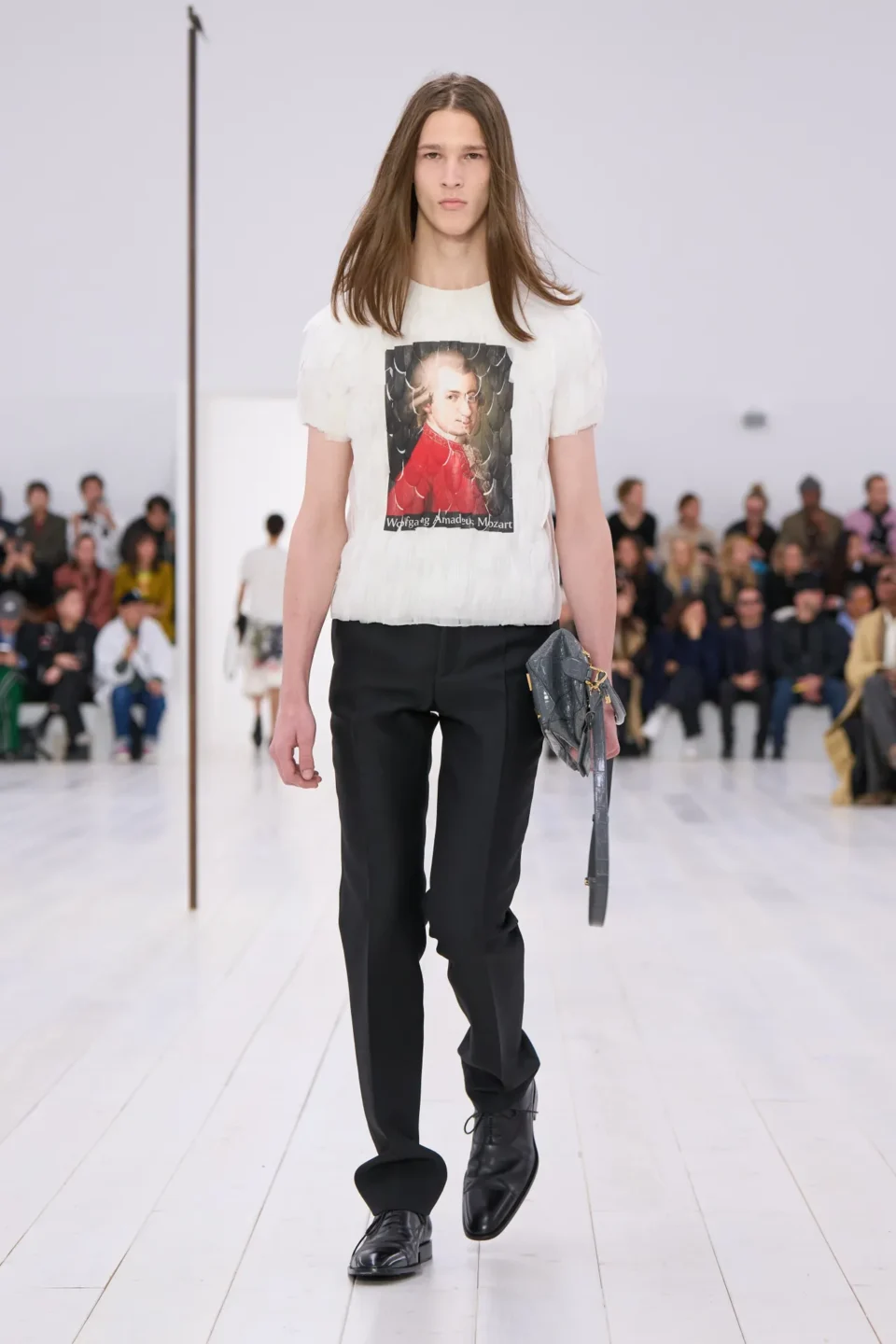 00014-loewe-spring-2025-ready-to-wear-credit-gorunway