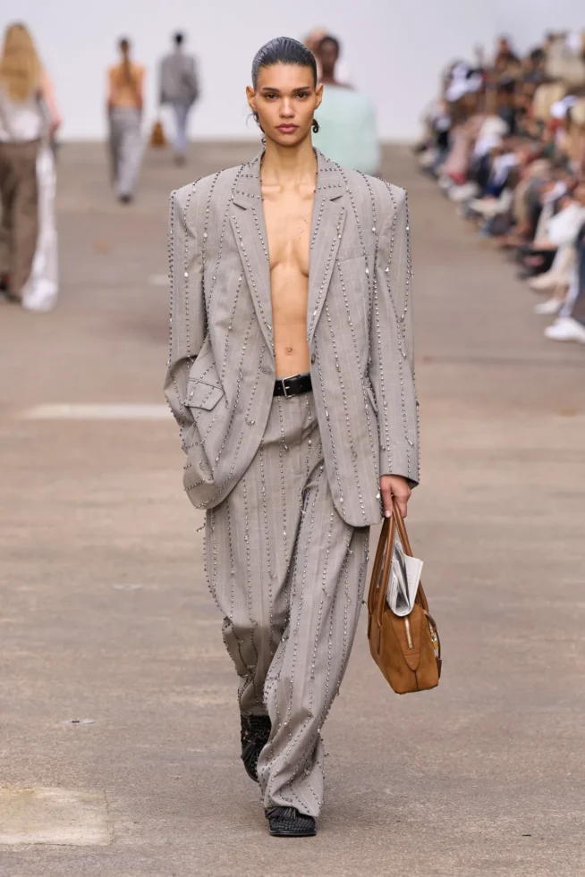 00014-stella-mccartney-spring-2025-ready-to-wear-credit-gorunway