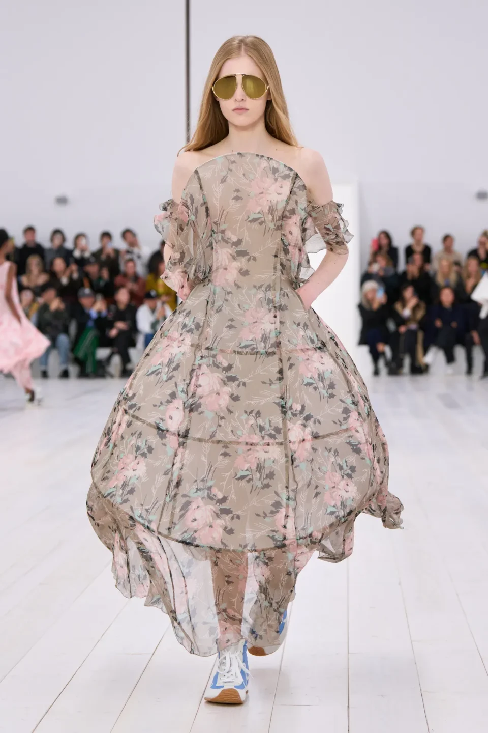00015-loewe-spring-2025-ready-to-wear-credit-gorunway