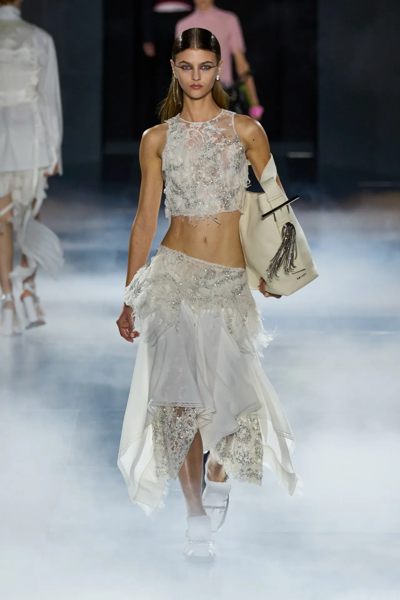 00016-alexander-mcqueen-spring-2025-ready-to-wear-credit-gorunway