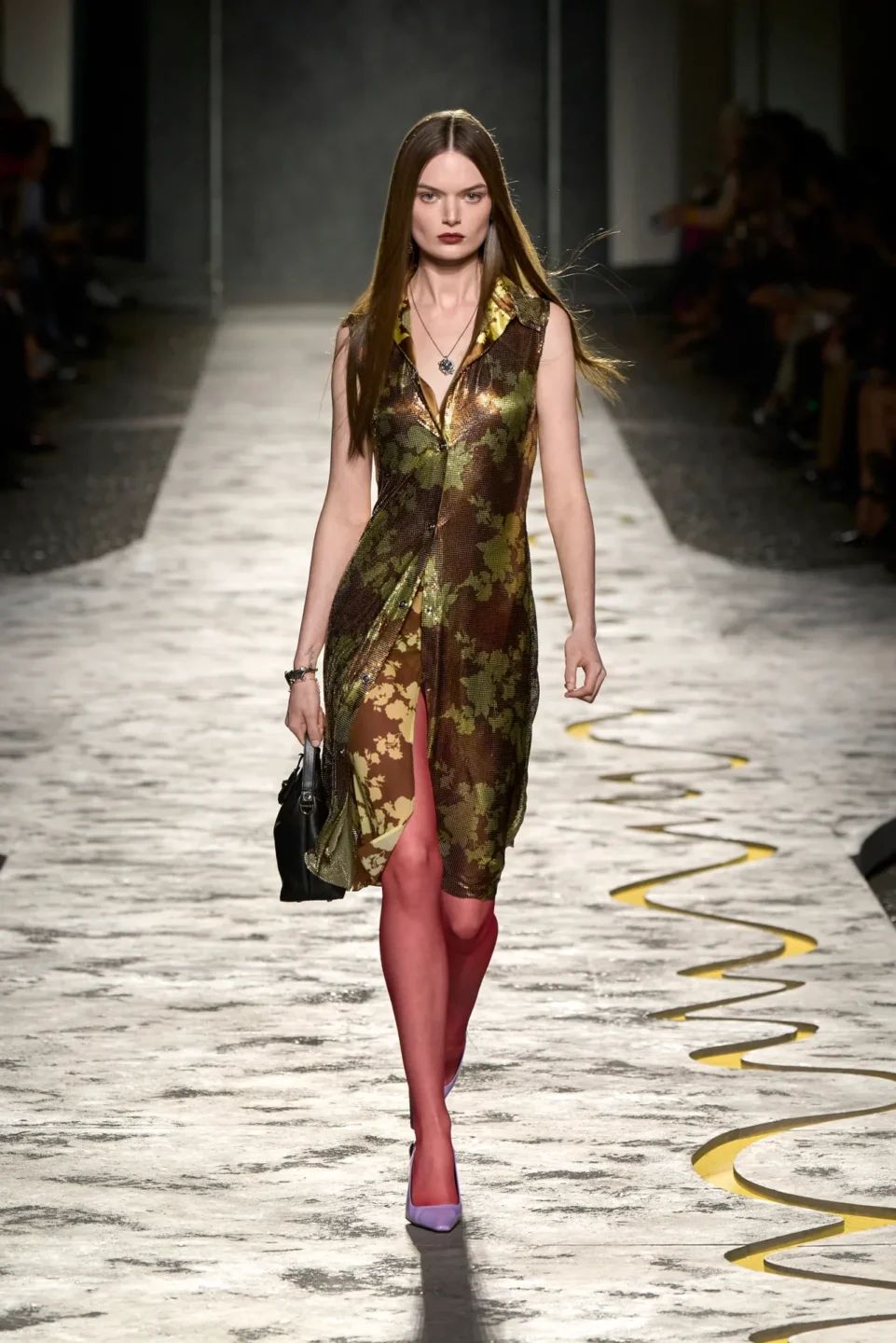 00016-versace-spring-2025-ready-to-wear-credit-gorunway