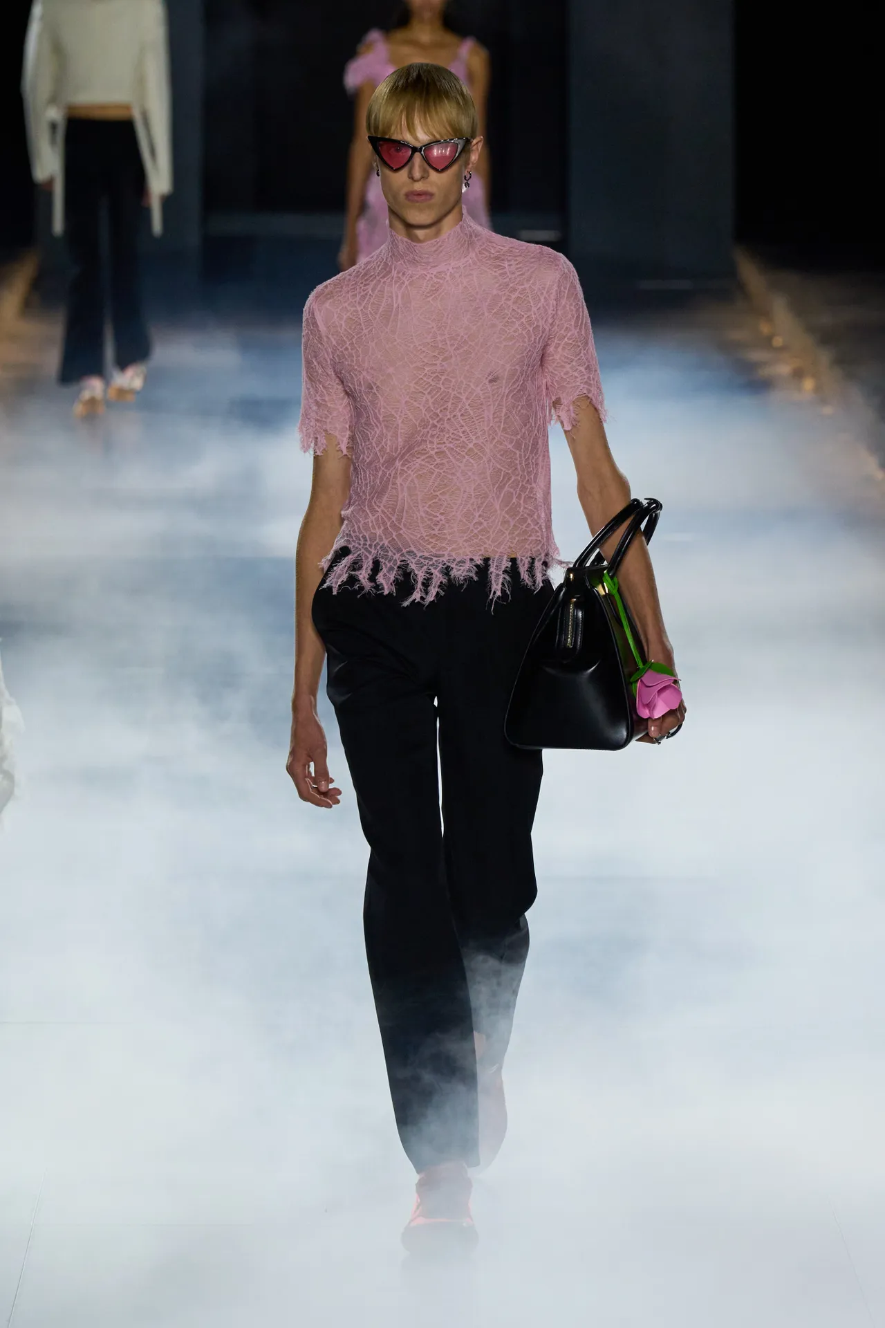 00017-alexander-mcqueen-spring-2025-ready-to-wear-credit-gorunway
