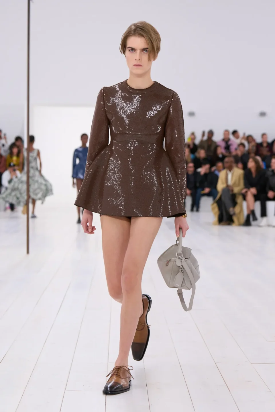00017-loewe-spring-2025-ready-to-wear-credit-gorunway