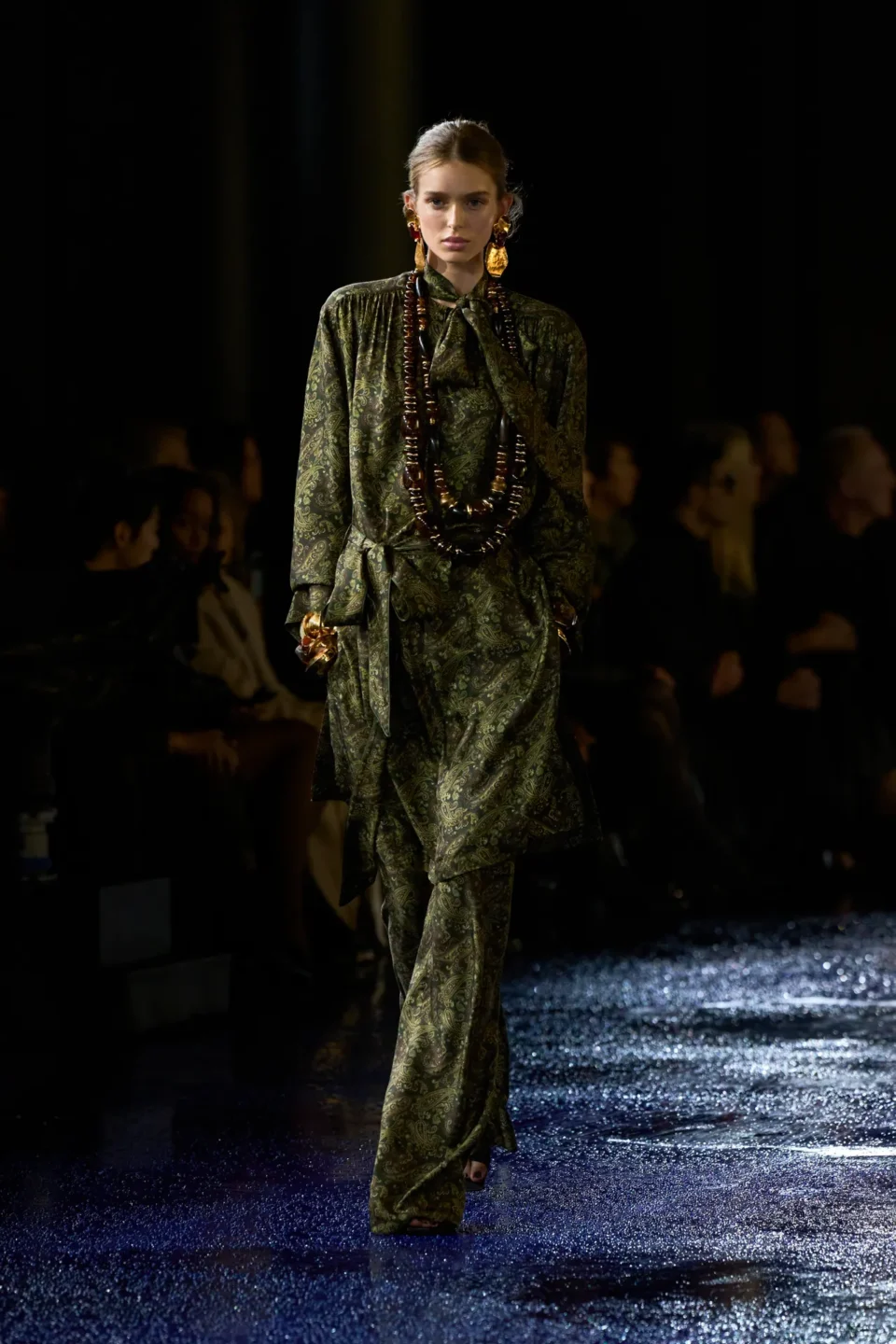 00017-saint-laurent-spring-2025-ready-to-wear-credit-gorunway