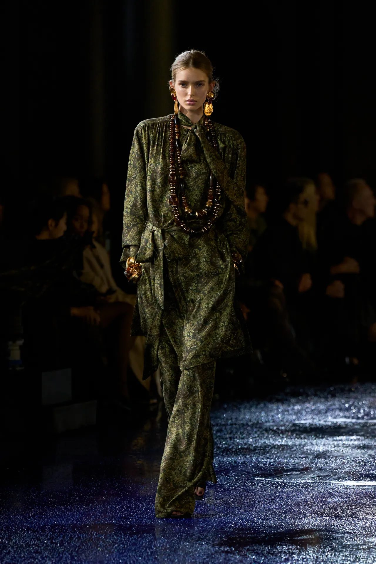 00017-saint-laurent-spring-2025-ready-to-wear-credit-gorunway