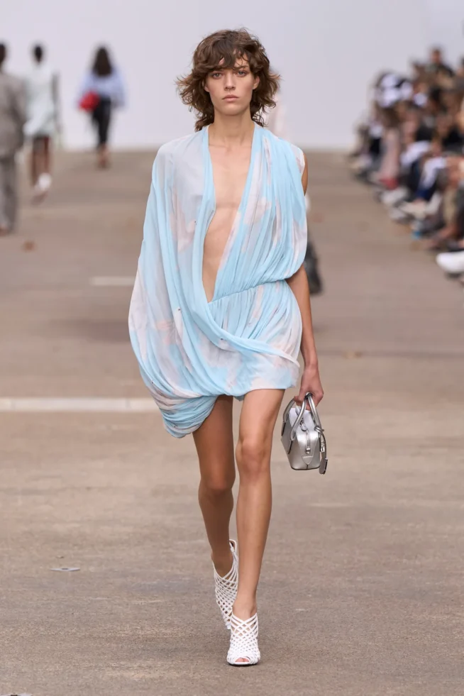 00017-stella-mccartney-spring-2025-ready-to-wear-credit-gorunway