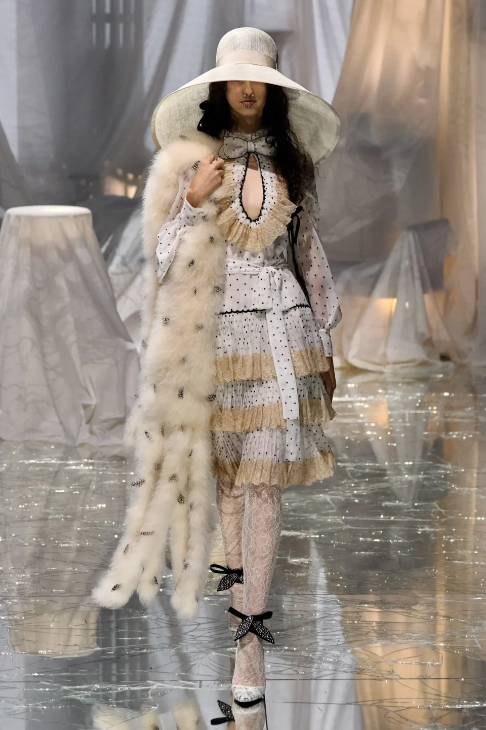 00017-valentino-spring-2025-ready-to-wear-credit-gorunway