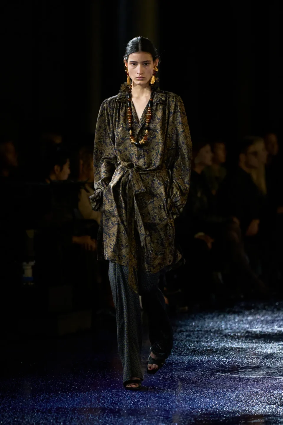 00018-saint-laurent-spring-2025-ready-to-wear-credit-gorunway