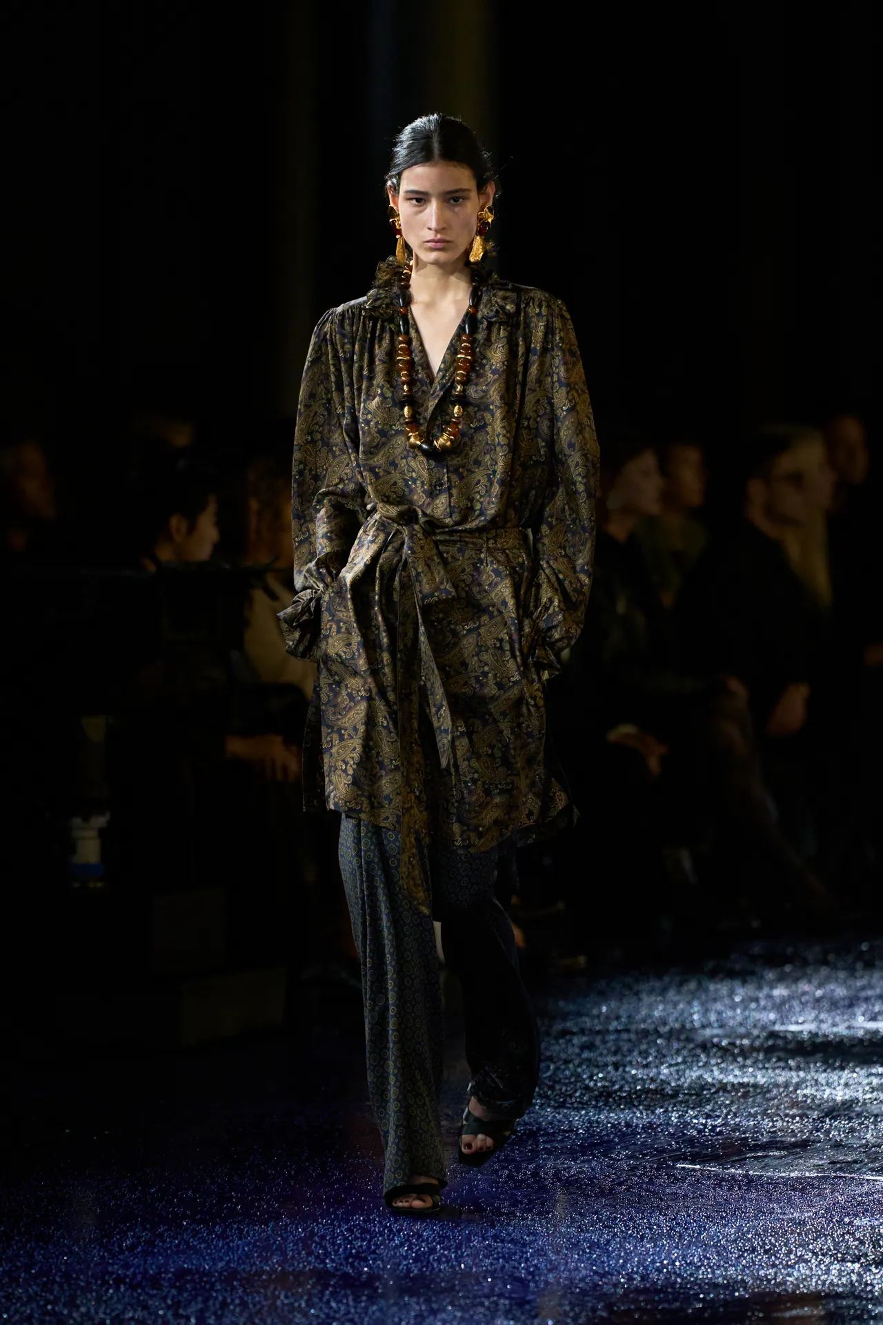 00018-saint-laurent-spring-2025-ready-to-wear-credit-gorunway
