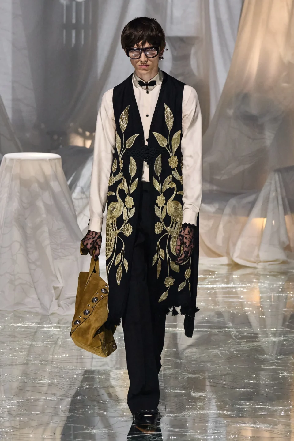 00018-valentino-spring-2025-ready-to-wear-credit-gorunway