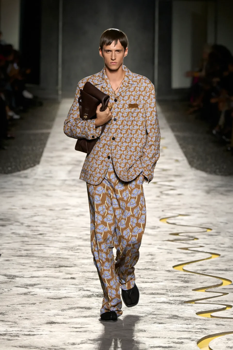00018-versace-spring-2025-ready-to-wear-credit-gorunway