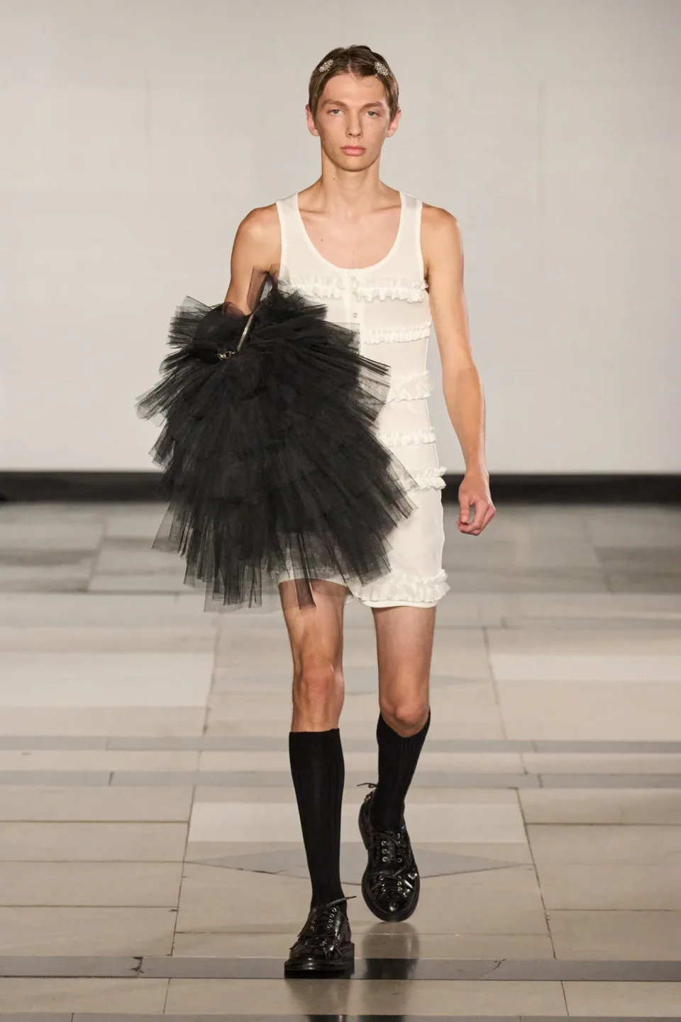 00019-simone-rocha-spring-2025-ready-to-wear-credit-gorunway