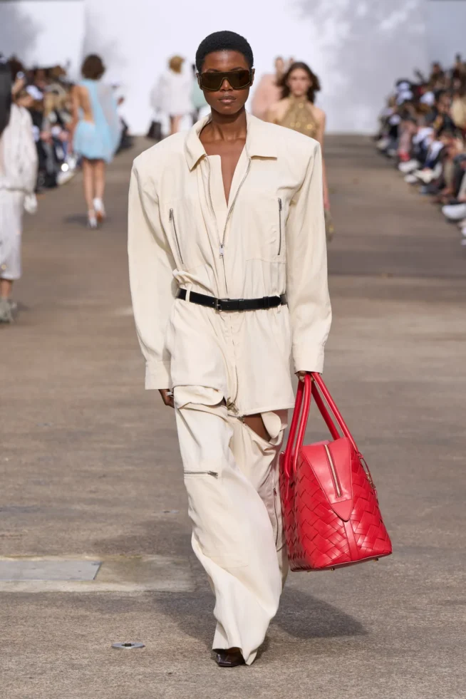00019-stella-mccartney-spring-2025-ready-to-wear-credit-gorunway