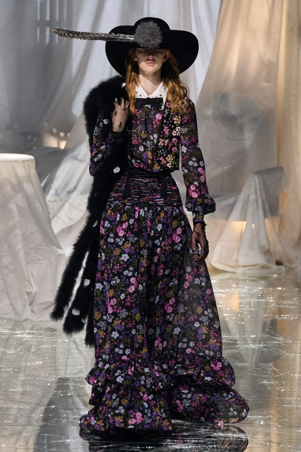 00019-valentino-spring-2025-ready-to-wear-credit-gorunway