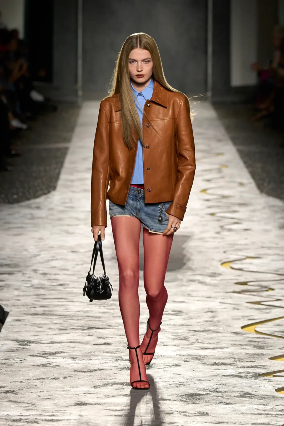 00019-versace-spring-2025-ready-to-wear-credit-gorunway