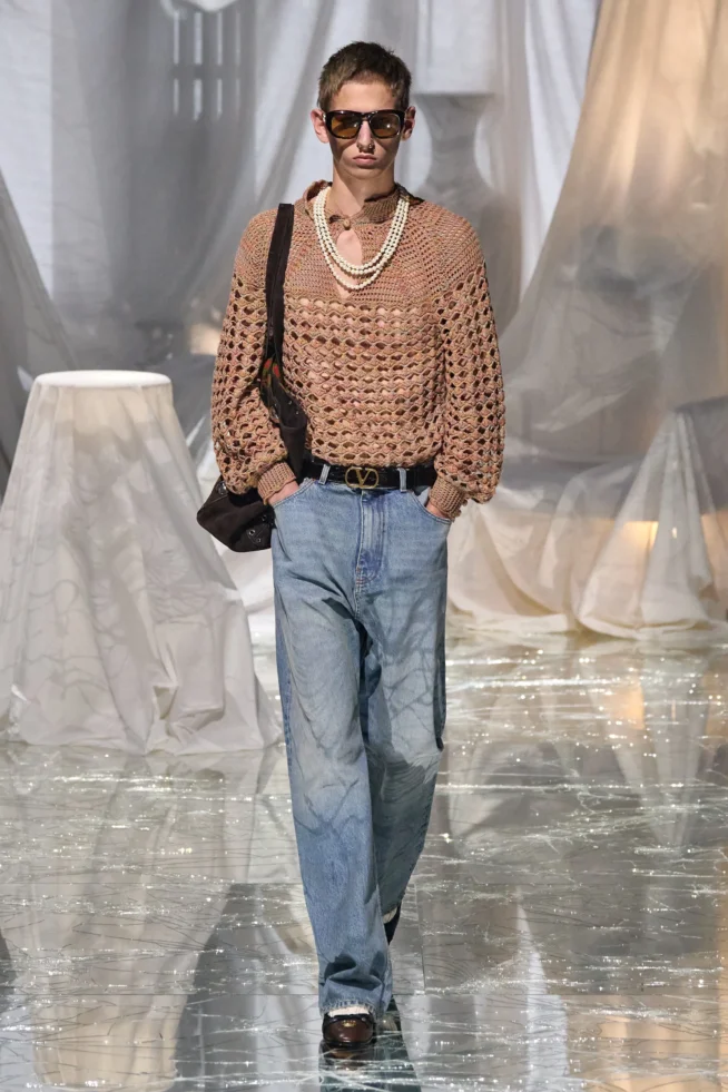 00020-valentino-spring-2025-ready-to-wear-credit-gorunway