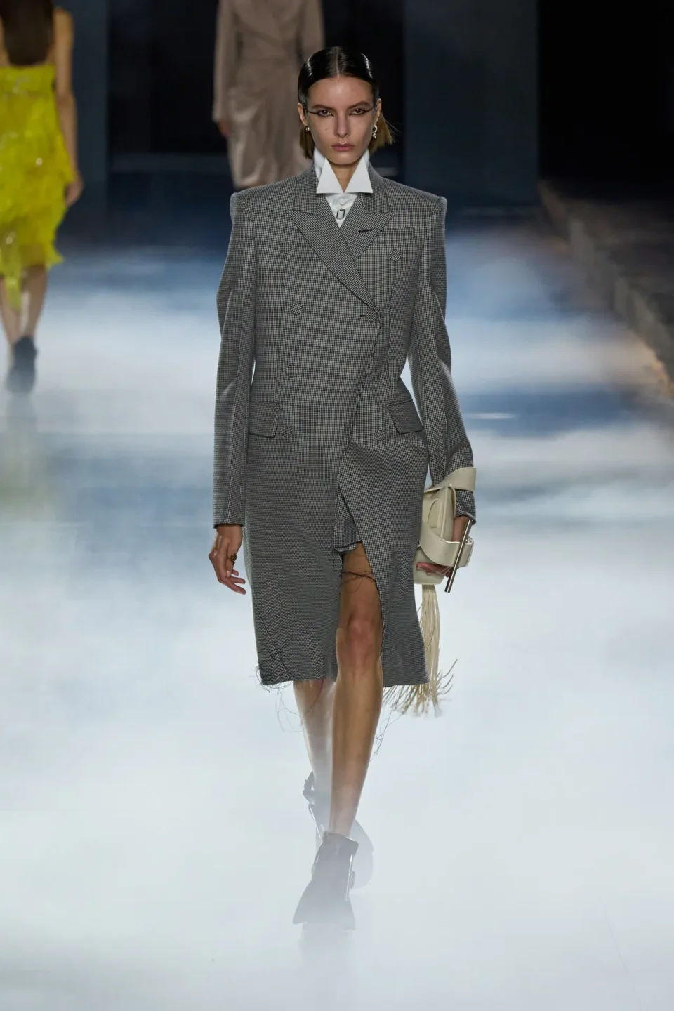 00021-alexander-mcqueen-spring-2025-ready-to-wear-credit-gorunway