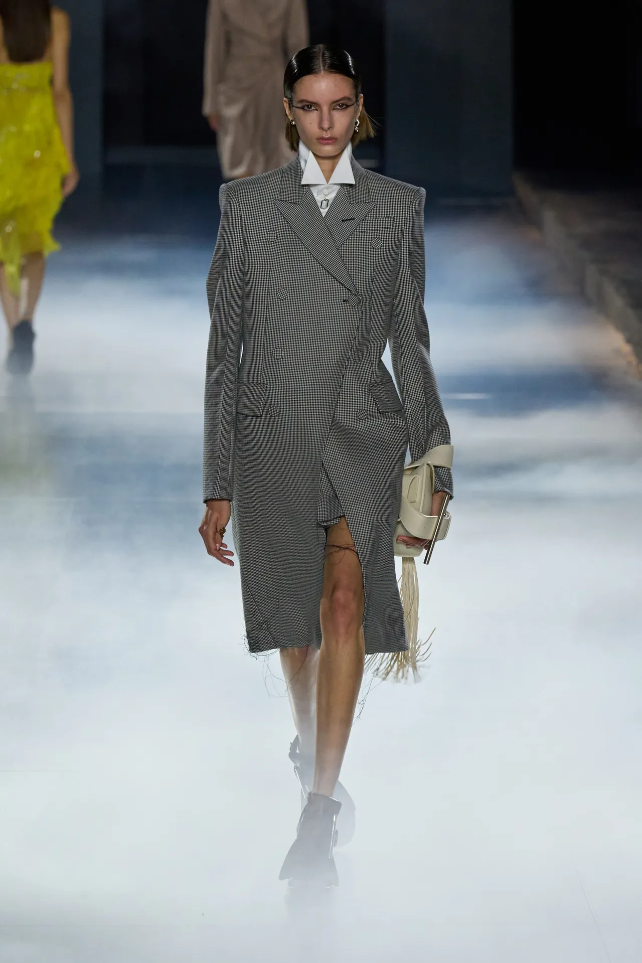 00021-alexander-mcqueen-spring-2025-ready-to-wear-credit-gorunway
