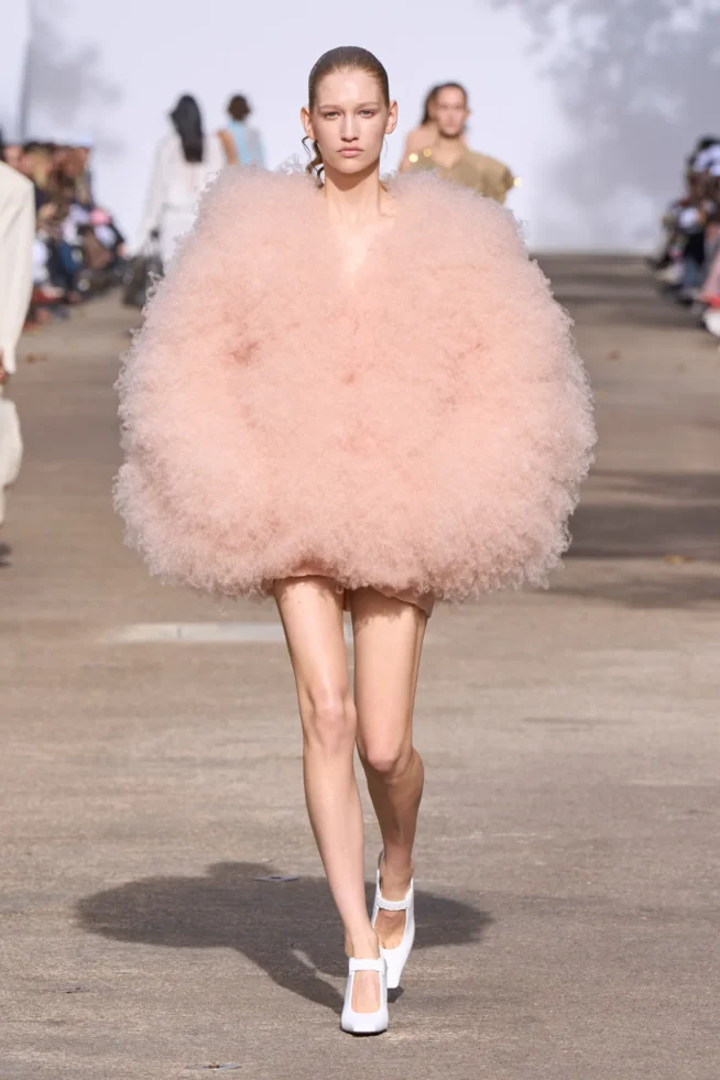 00021-stella-mccartney-spring-2025-ready-to-wear-credit-gorunway
