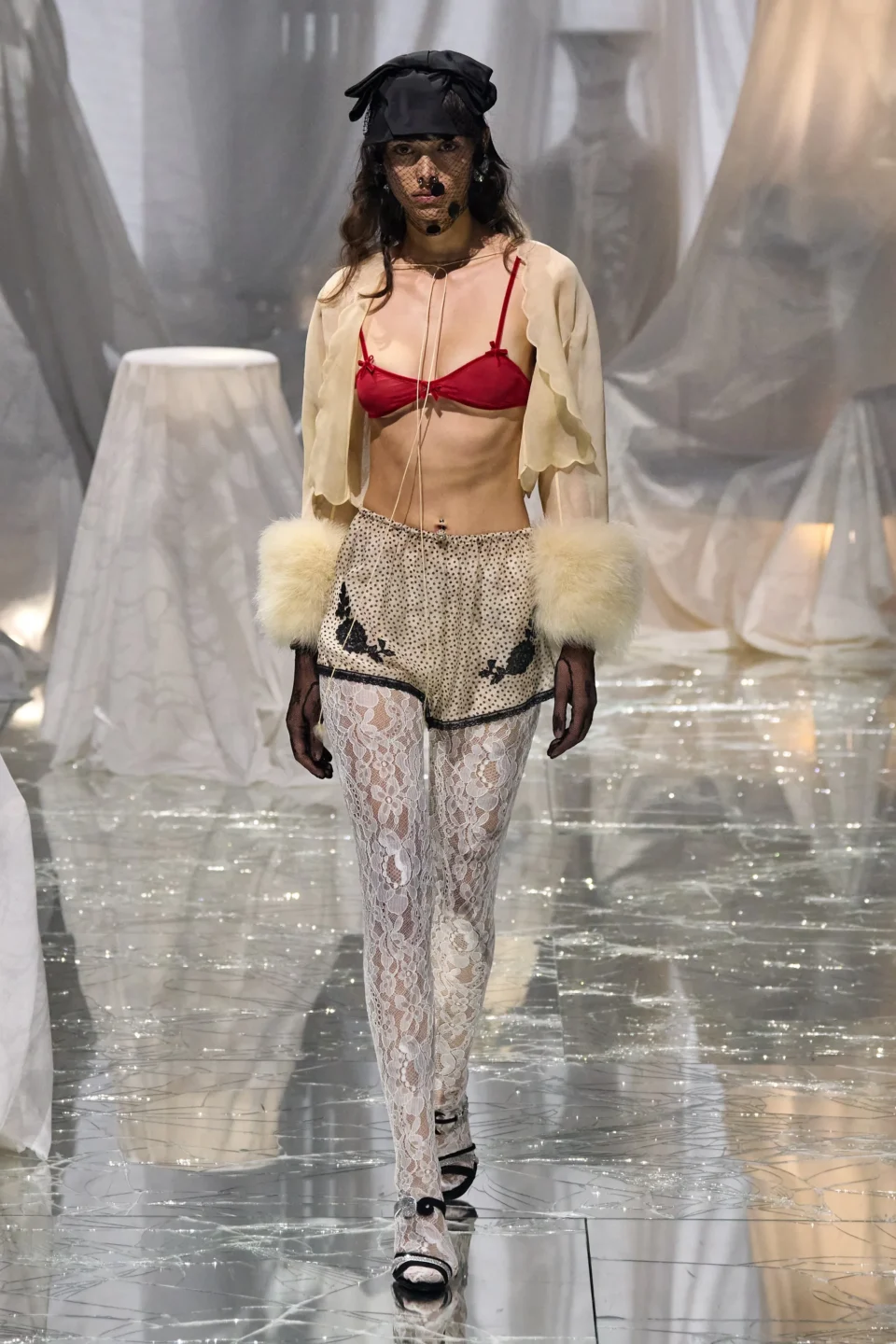 00021-valentino-spring-2025-ready-to-wear-credit-gorunway