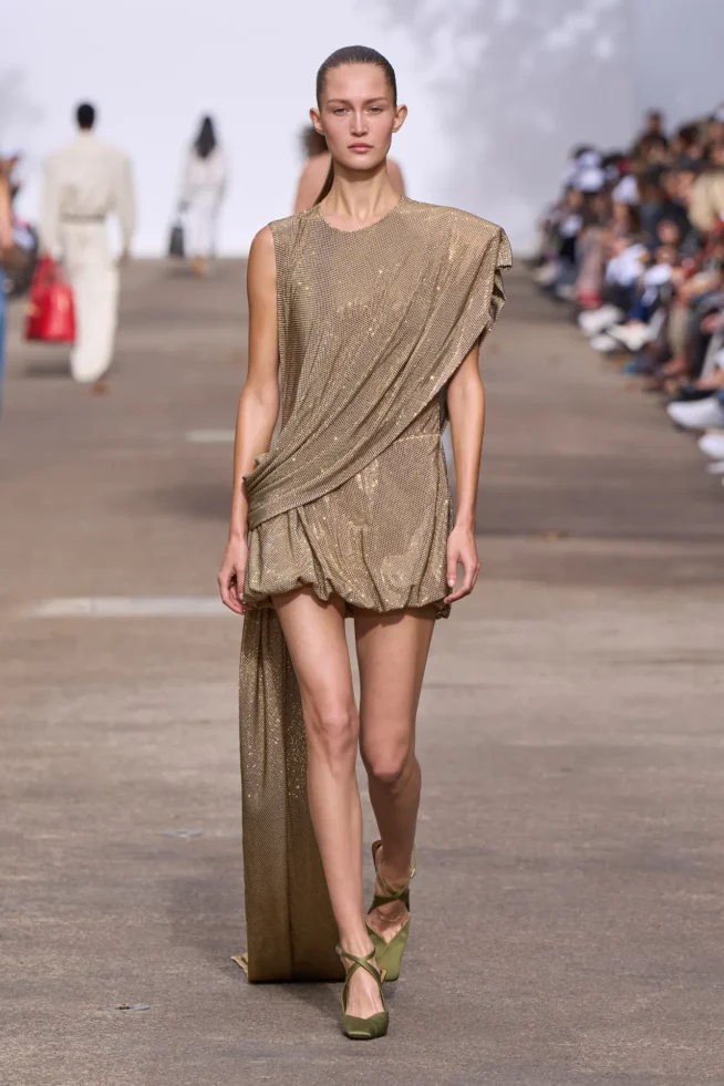 00022-stella-mccartney-spring-2025-ready-to-wear-credit-gorunway