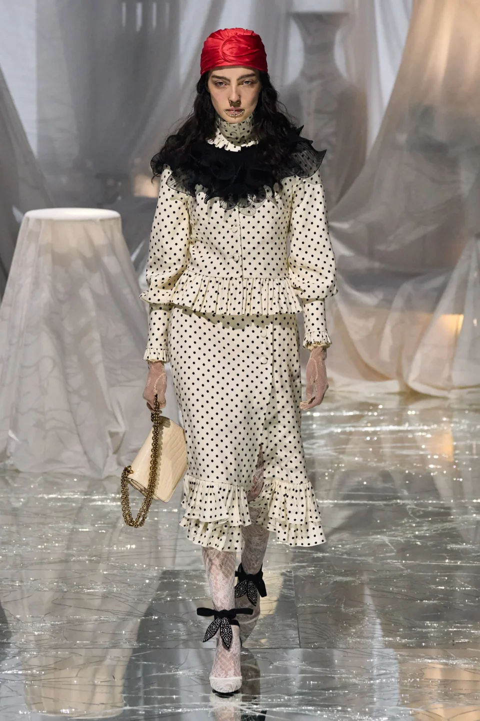 00022-valentino-spring-2025-ready-to-wear-credit-gorunway