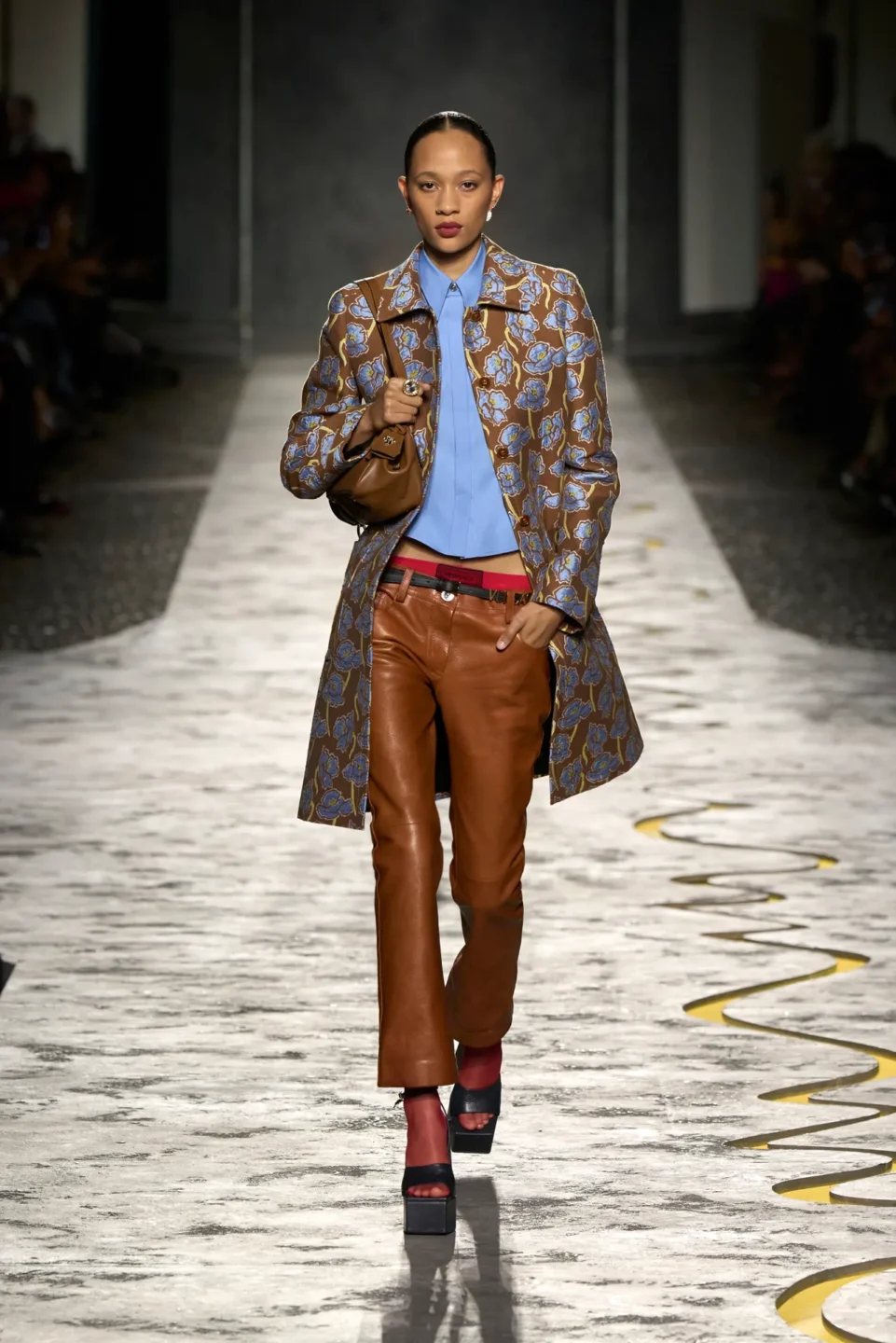 00022-versace-spring-2025-ready-to-wear-credit-gorunway