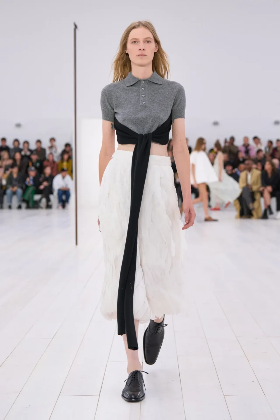 00023-loewe-spring-2025-ready-to-wear-credit-gorunway