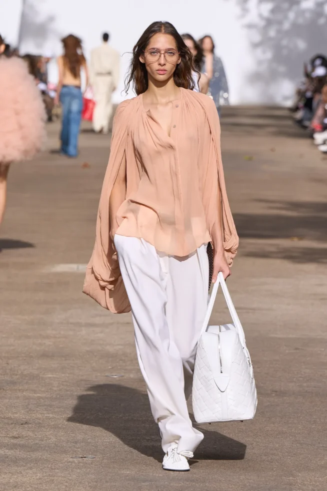 00023-stella-mccartney-spring-2025-ready-to-wear-credit-gorunway