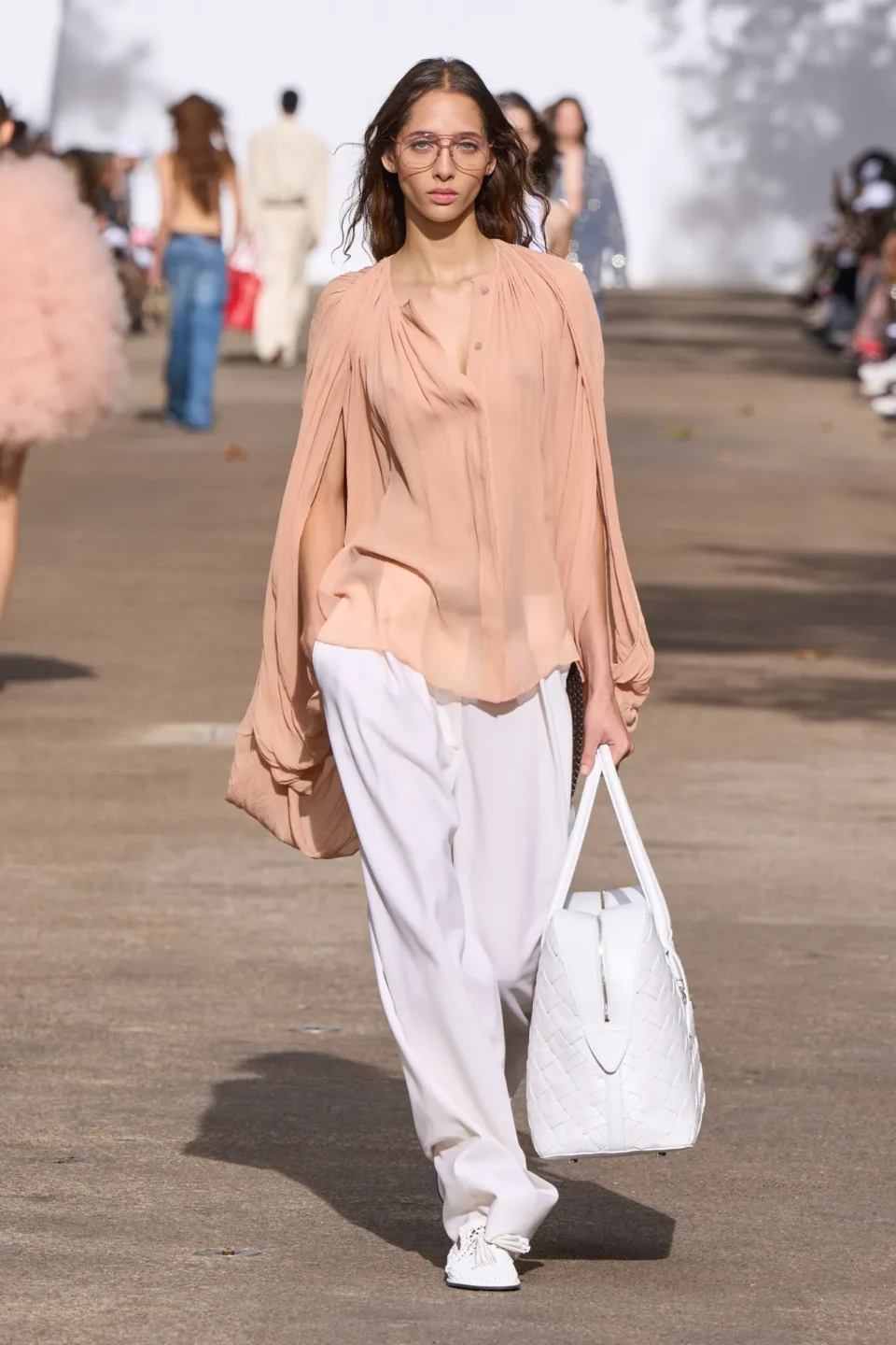 00023-stella-mccartney-spring-2025-ready-to-wear-credit-gorunway