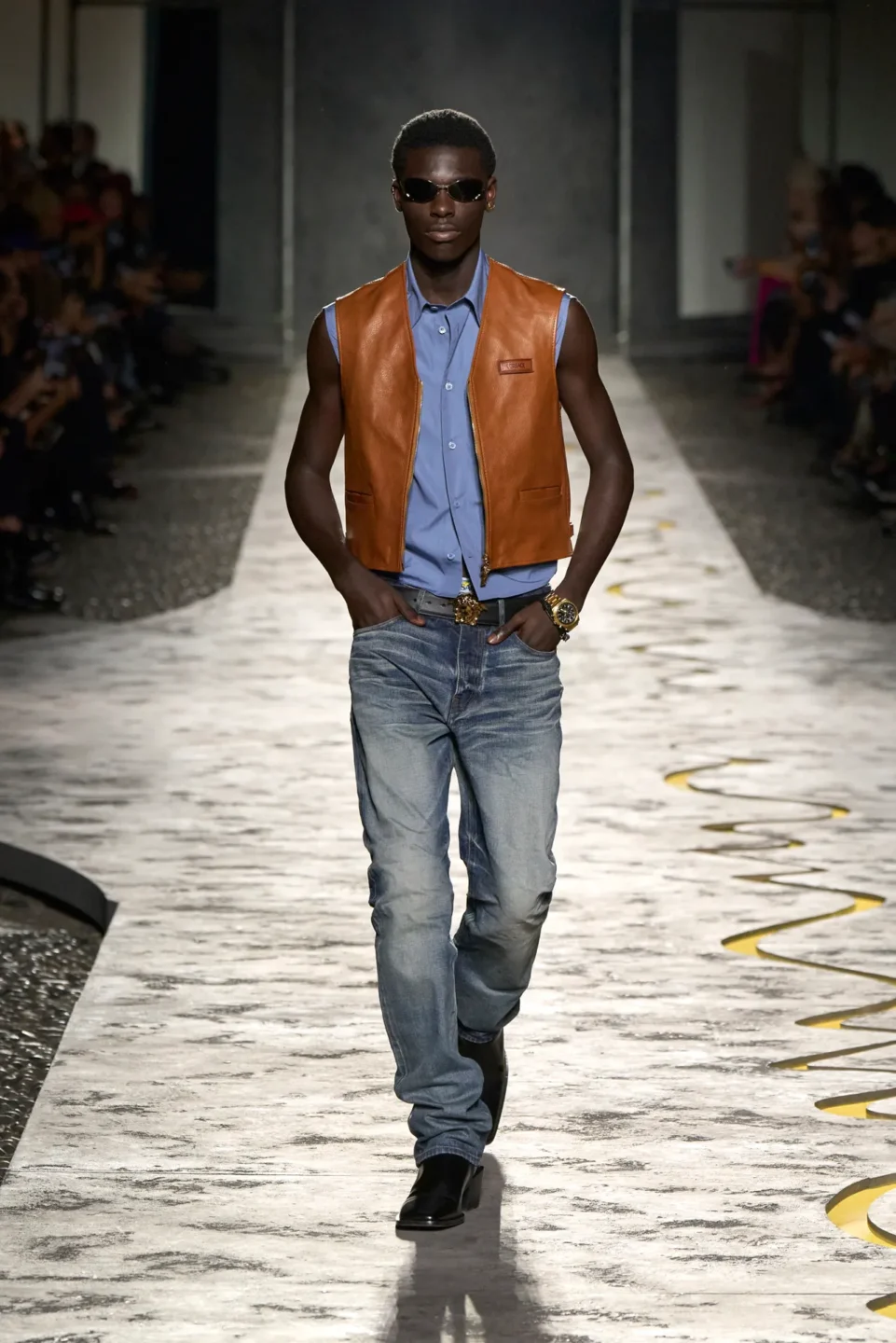 00023-versace-spring-2025-ready-to-wear-credit-gorunway