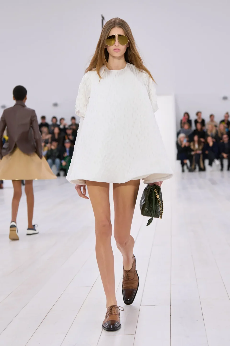 00024-loewe-spring-2025-ready-to-wear-credit-gorunway