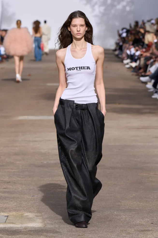 00024-stella-mccartney-spring-2025-ready-to-wear-credit-gorunway
