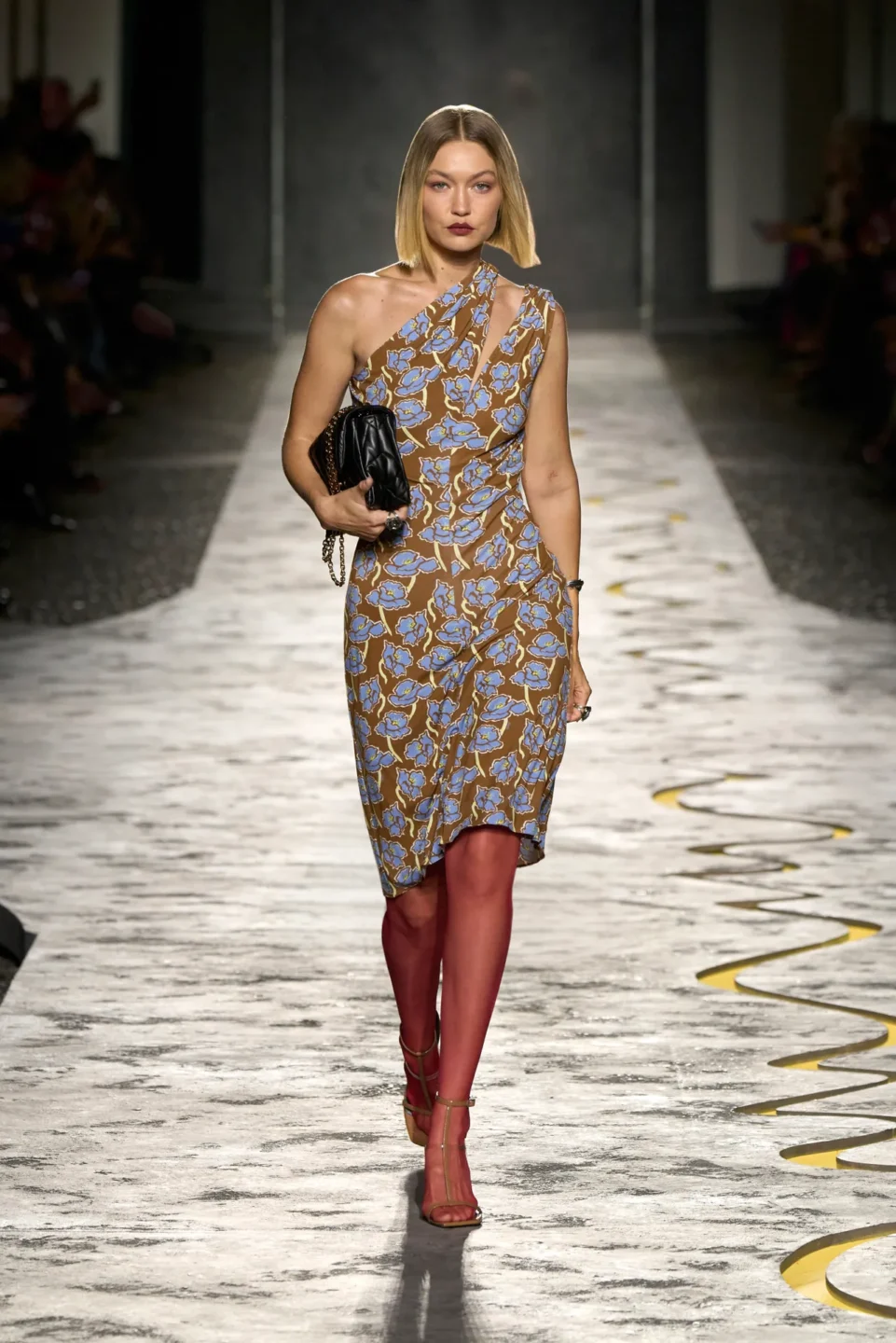 00024-versace-spring-2025-ready-to-wear-credit-gorunway