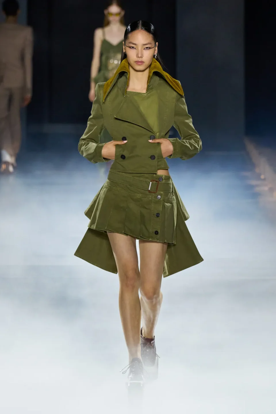 00025-alexander-mcqueen-spring-2025-ready-to-wear-credit-gorunway