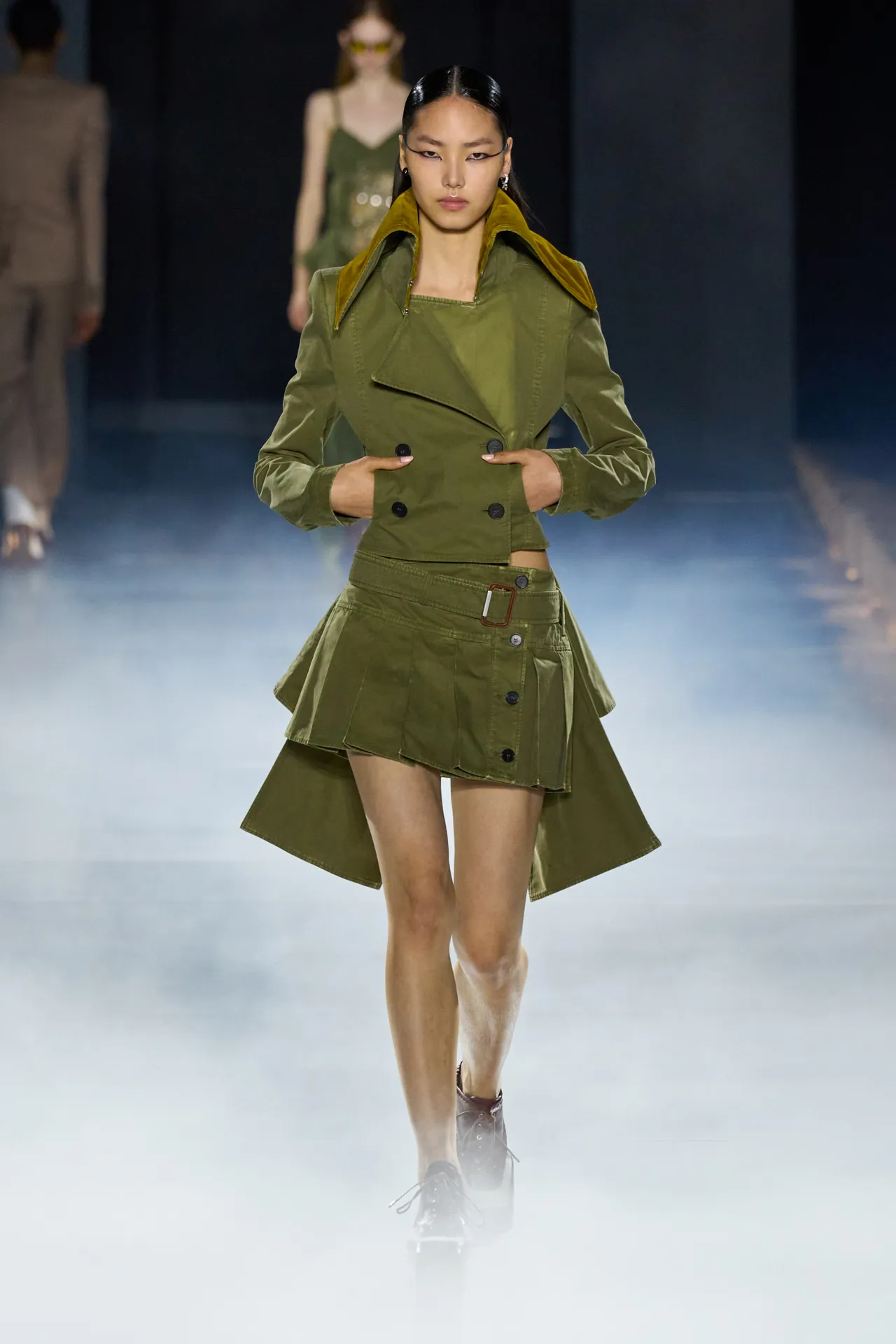 00025-alexander-mcqueen-spring-2025-ready-to-wear-credit-gorunway