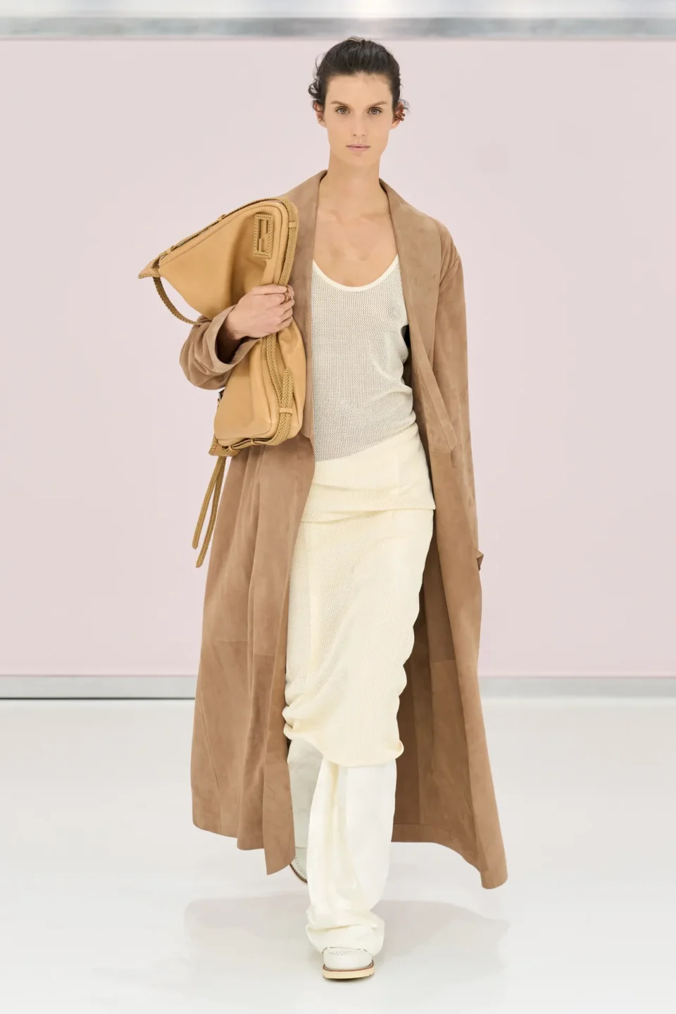 00025-fendi-spring-2025-ready-to-wear-credit-gorunway