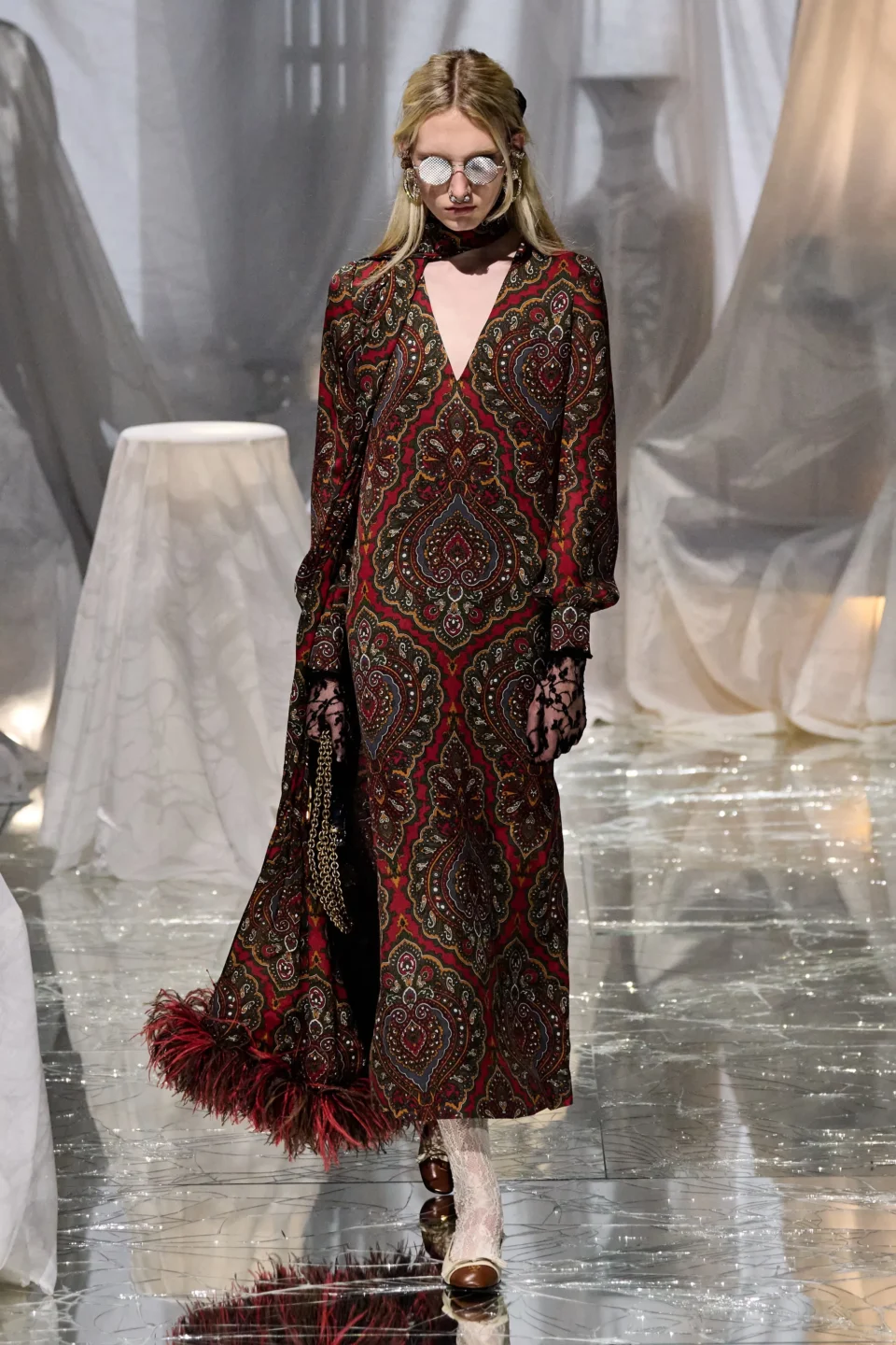 00025-valentino-spring-2025-ready-to-wear-credit-gorunway
