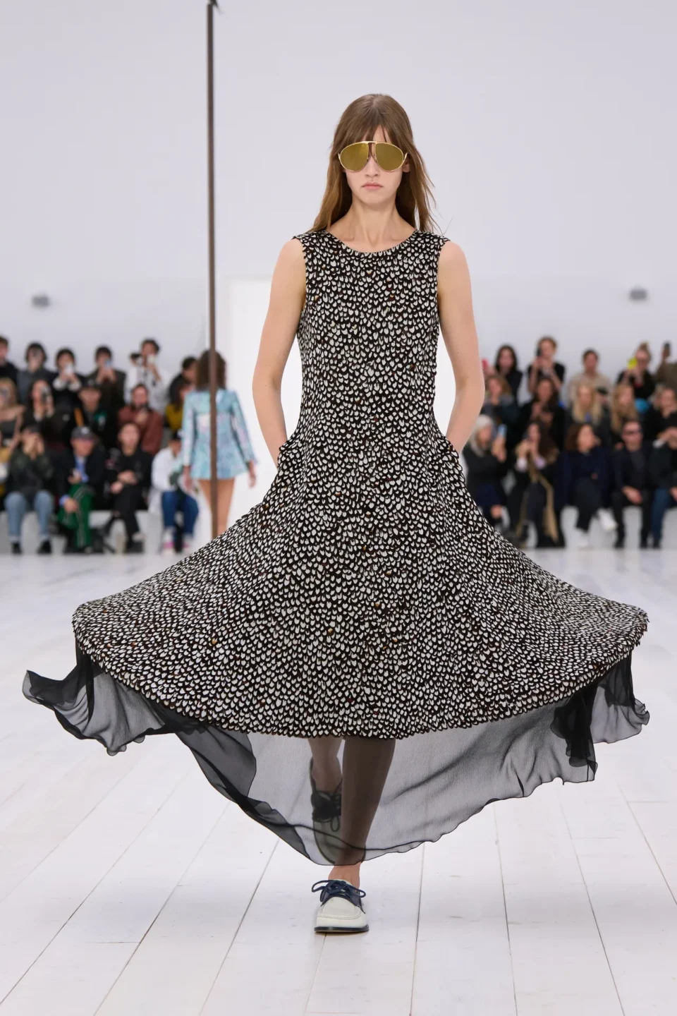 00026-loewe-spring-2025-ready-to-wear-credit-gorunway