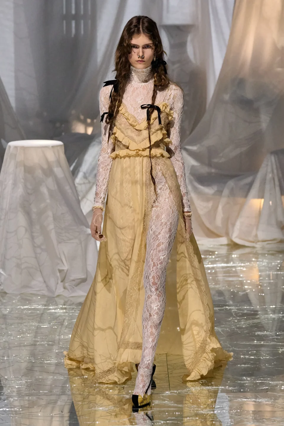 00026-valentino-spring-2025-ready-to-wear-credit-gorunway