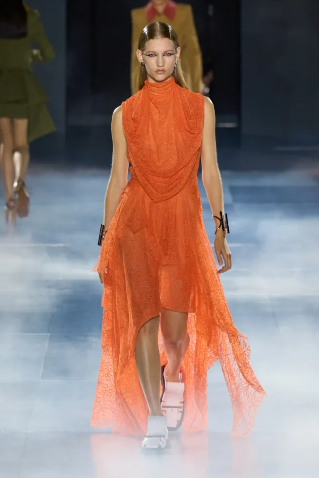 00027-alexander-mcqueen-spring-2025-ready-to-wear-credit-gorunway
