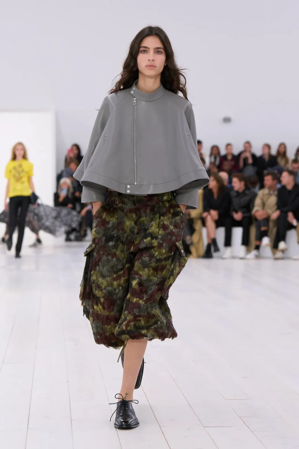00027-loewe-spring-2025-ready-to-wear-credit-gorunway