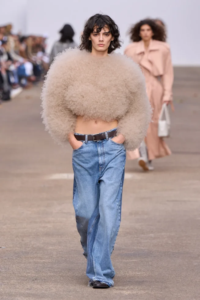 00027-stella-mccartney-spring-2025-ready-to-wear-credit-gorunway